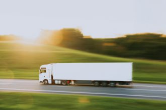 Géolocalisation des camions : un levier de compétitivité pour les transporteurs sous pression